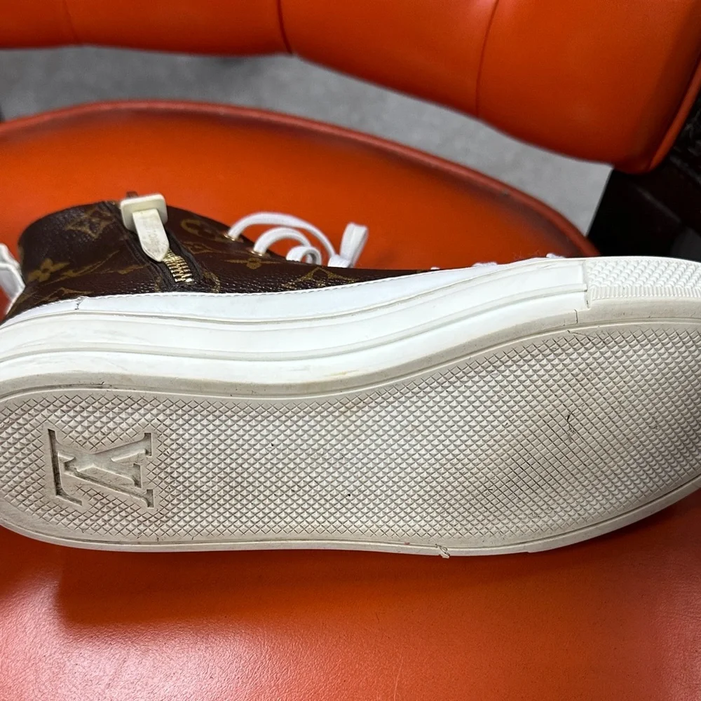Authentic Louis Vuitton Brown Monogram High-Top Sneakers with White Laces - Picture 5 of 6